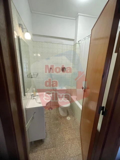 Apartamento T4 para Venda em Algés, Linda-A-Velha e Cruz Quebrada-Dafundo