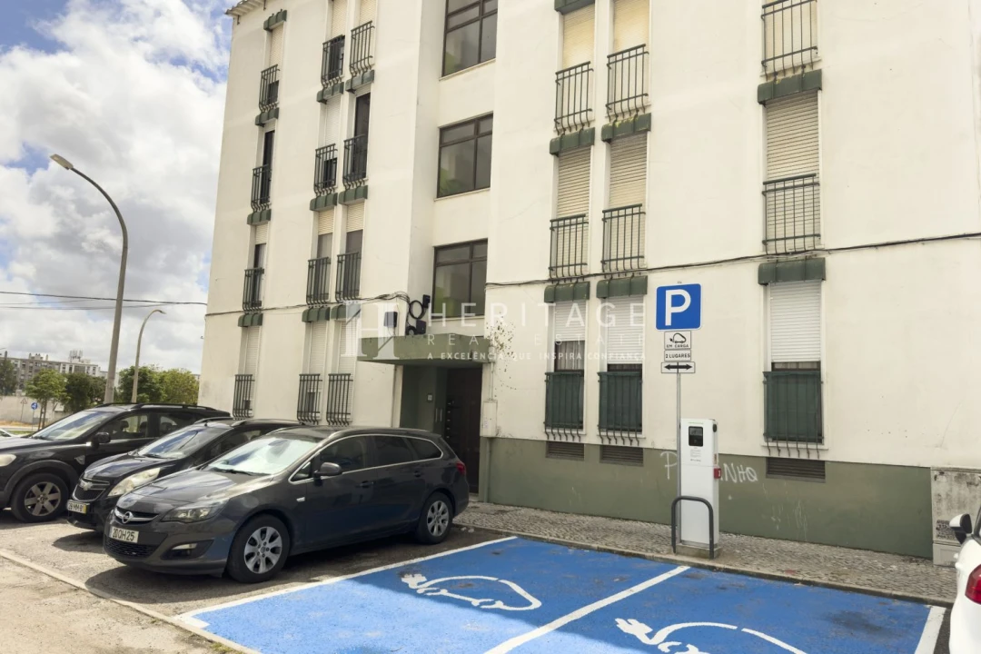 Apartamento T4 para Venda em Baixa da Banheira e Vale da Amoreira Foto 1