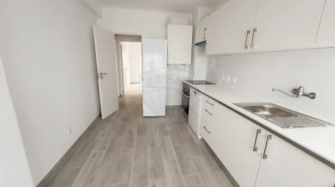 Apartamento T2 para Arrendamento em Queluz e Belas