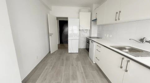 Apartamento T2 para Arrendamento em Queluz e Belas