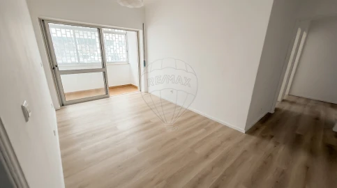 Apartamento T2 para Arrendamento em Queluz e Belas