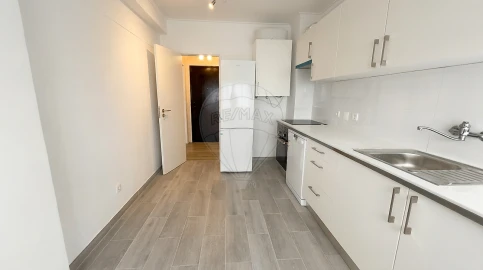 Apartamento T2 para Arrendamento em Queluz e Belas
