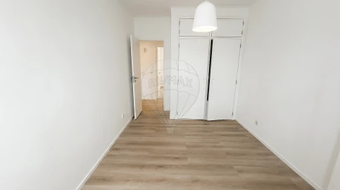 Apartamento T2 para Arrendamento em Queluz e Belas