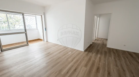Apartamento T2 para Arrendamento em Queluz e Belas