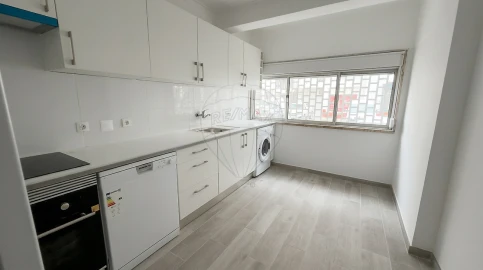 Apartamento T2 para Arrendamento em Queluz e Belas