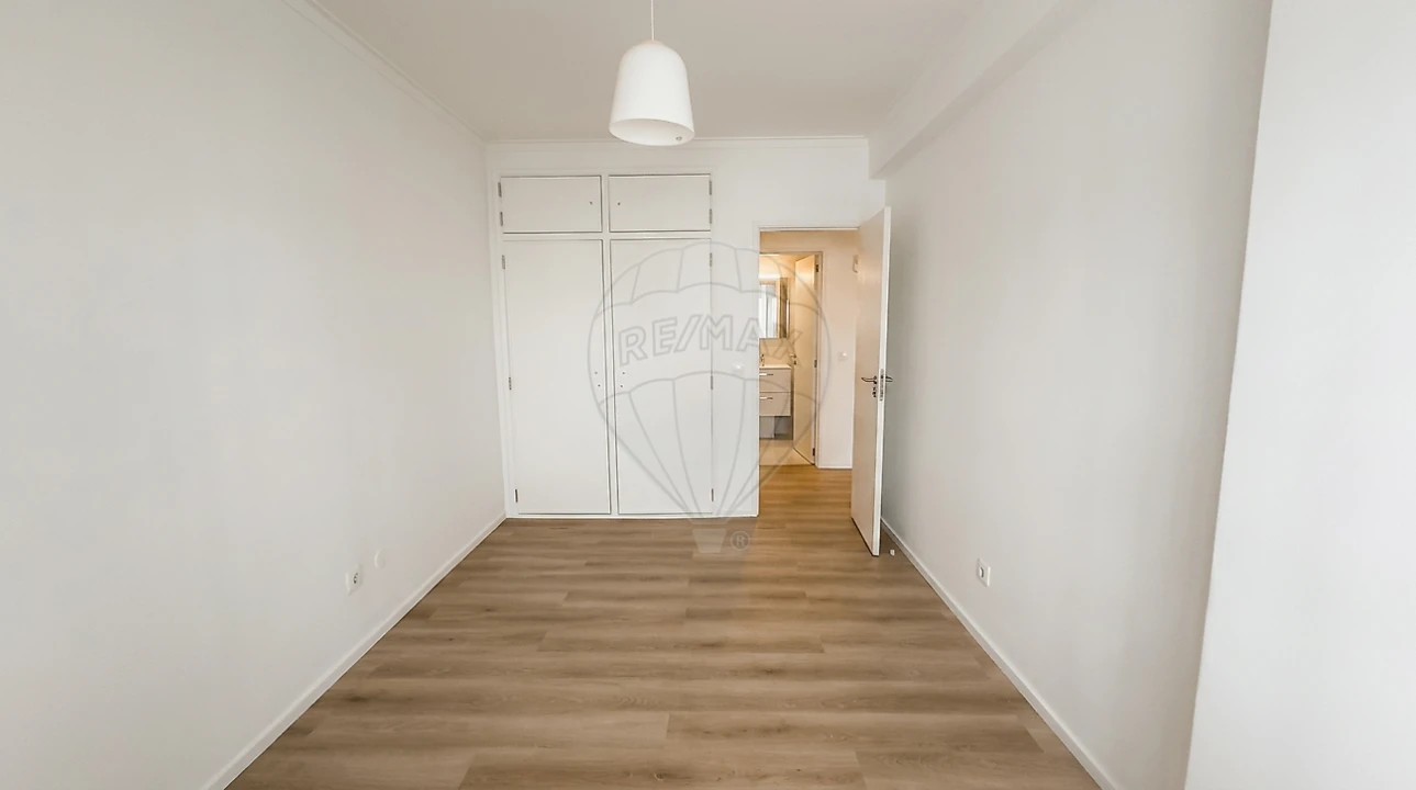 Apartamento T2 para Arrendamento em Queluz e Belas Foto 21