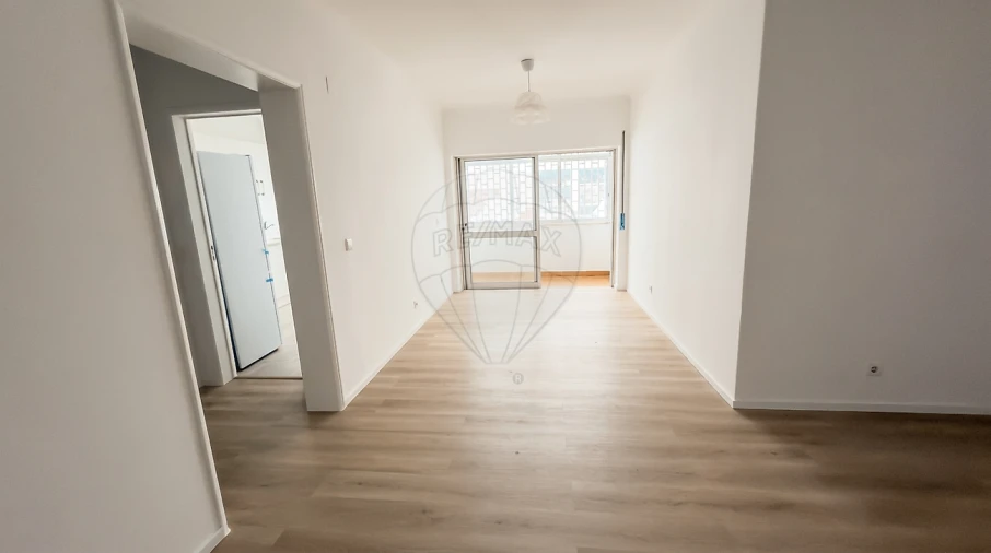 Apartamento T2 para Arrendamento em Queluz e Belas Foto 22