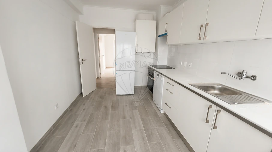 Apartamento T2 para Arrendamento em Queluz e Belas Foto 19