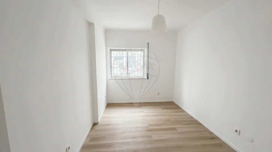 Apartamento T2 para Arrendamento em Queluz e Belas Foto 9