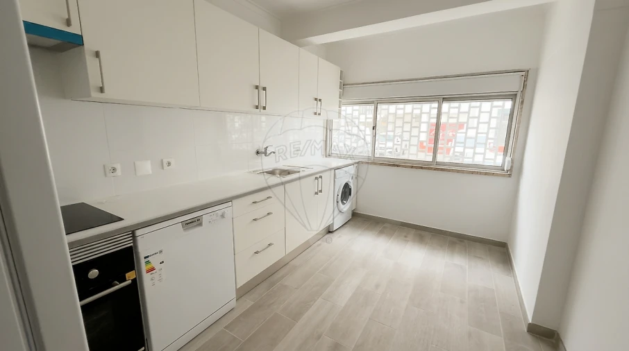 Apartamento T2 para Arrendamento em Queluz e Belas Foto 13