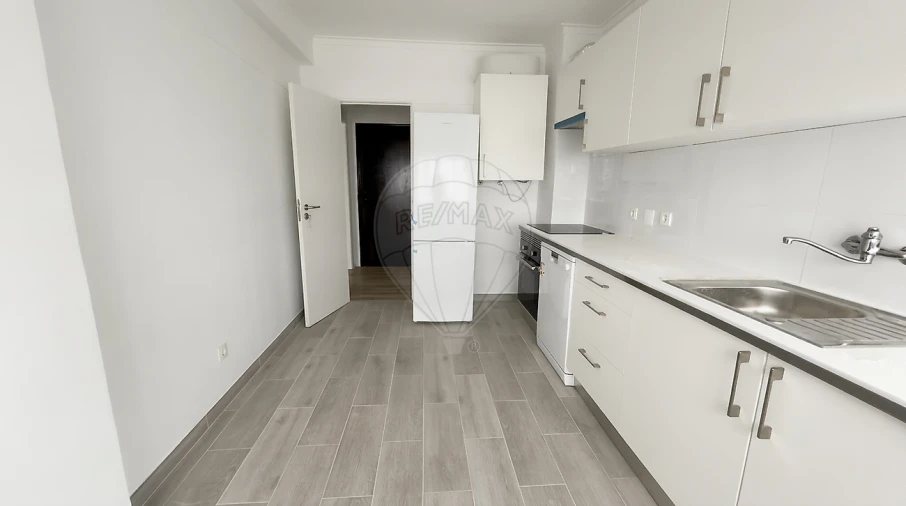 Apartamento T2 para Arrendamento em Queluz e Belas Foto 7