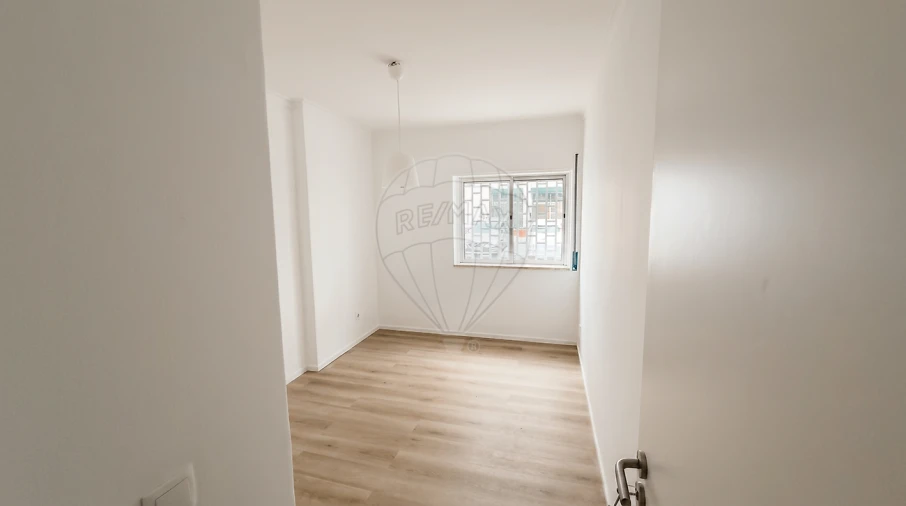 Apartamento T2 para Arrendamento em Queluz e Belas Foto 17
