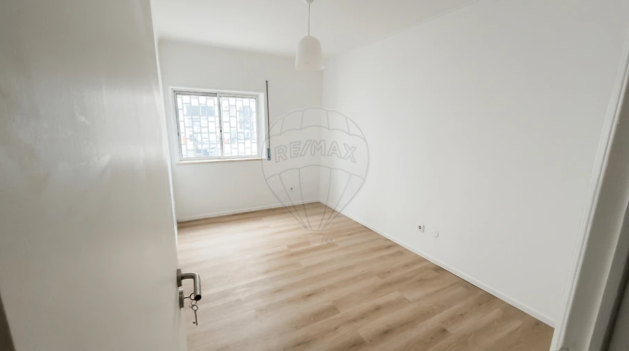 Apartamento T2 para Arrendamento em Queluz e Belas Foto 10