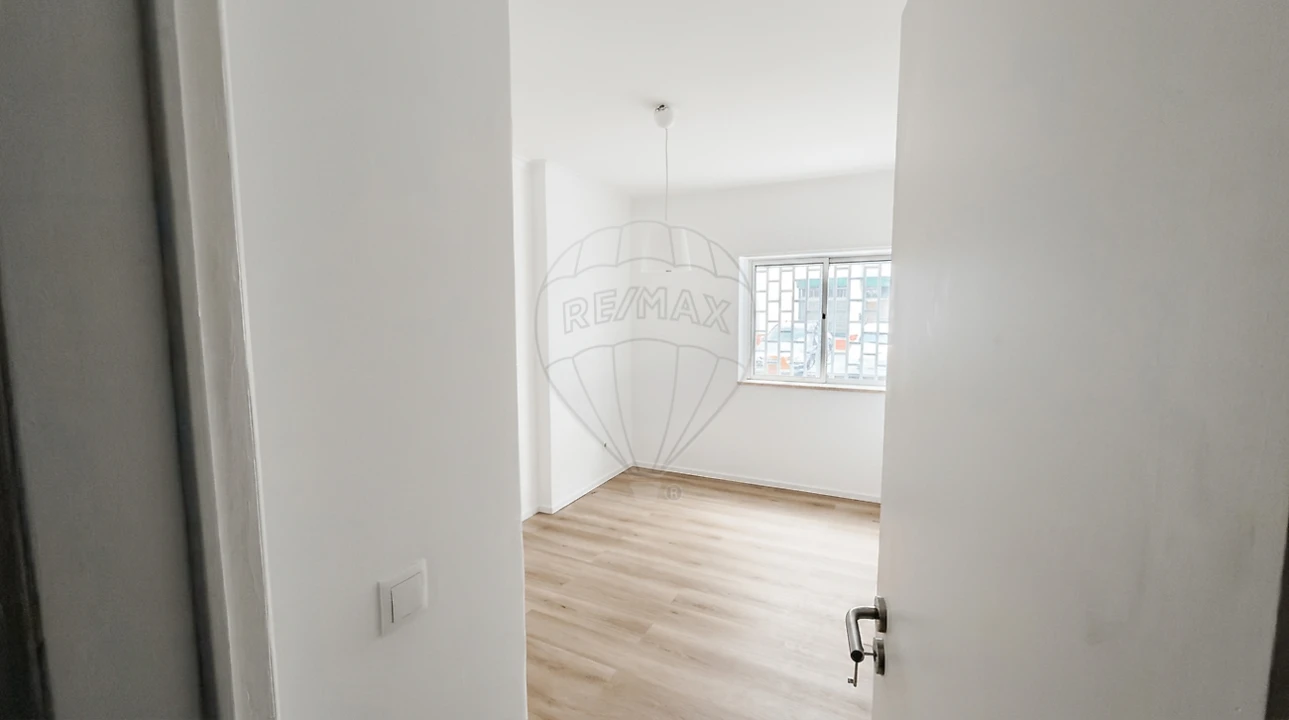 Apartamento T2 para Arrendamento em Queluz e Belas Foto 12