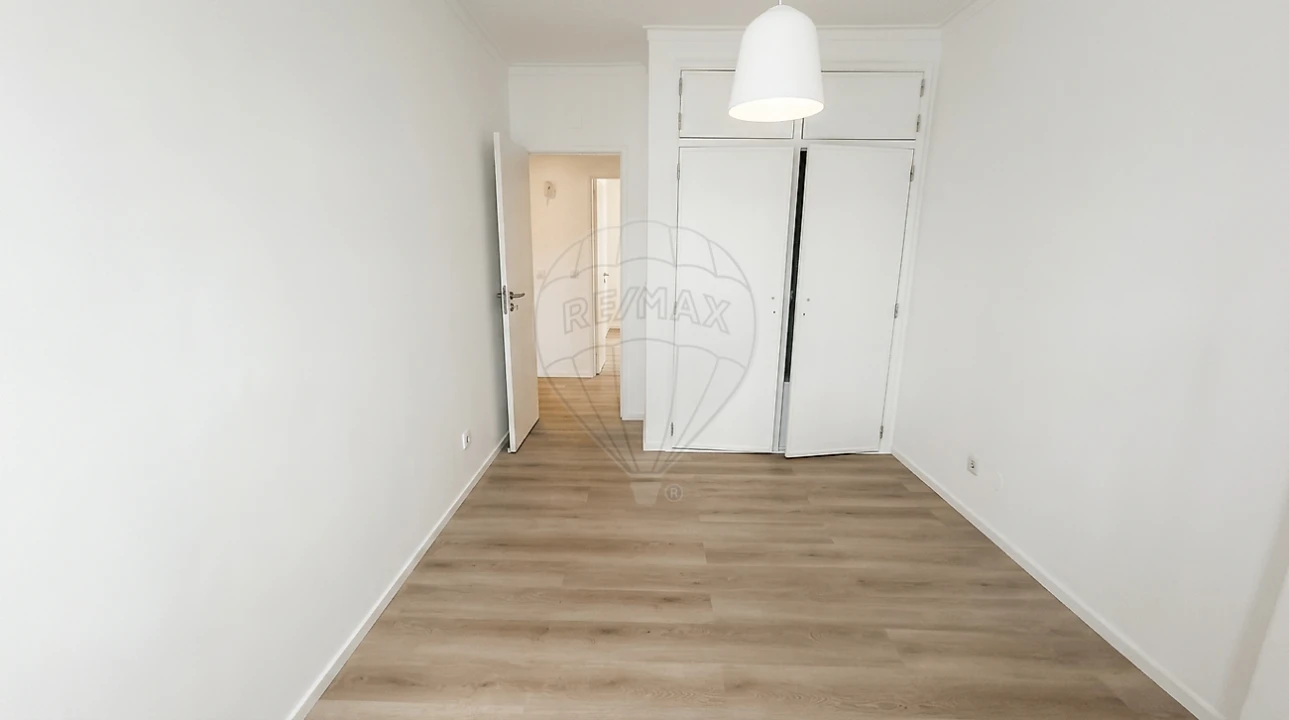 Apartamento T2 para Arrendamento em Queluz e Belas Foto 8