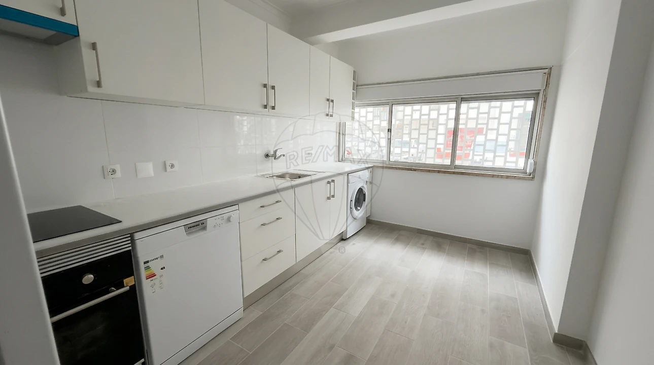 Apartamento T2 para Arrendamento em Queluz e Belas Foto 6