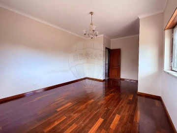 Moradia T2 para Arrendamento em Enxara do Bispo, Gradil e Vila Franca do Rosário