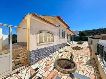 Moradia T2 para Arrendamento em Enxara do Bispo, Gradil e Vila Franca do Rosário