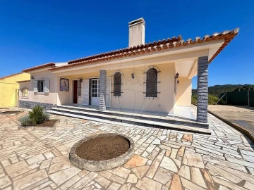 Moradia T2 para Arrendamento em Enxara do Bispo, Gradil e Vila Franca do Rosário