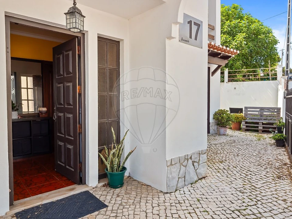 Moradia T3 para Venda em Santo Isidoro Foto 1