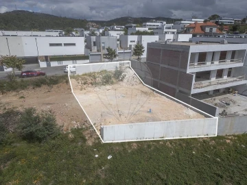 Terreno para Venda em Nogueira do Cravo e Pindelo
