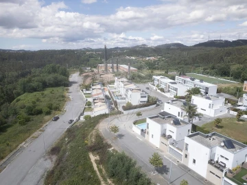 Terreno para Venda em Nogueira do Cravo e Pindelo