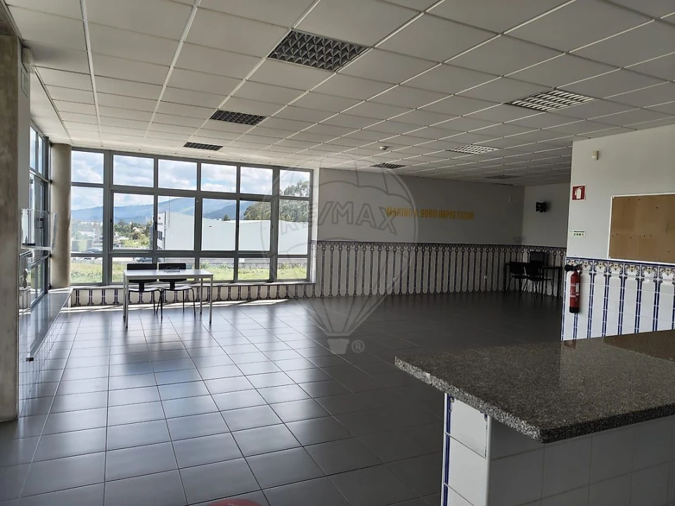 Escritório para Arrendamento em Vila Chã, Codal e Vila Cova de Perrinho Foto 1