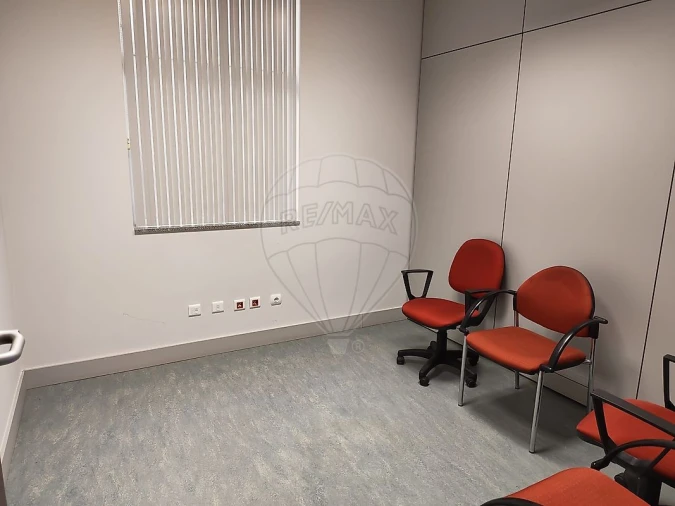 Escritório para Arrendamento em Vila Chã, Codal e Vila Cova de Perrinho Foto 4