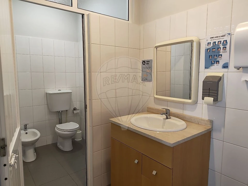 Escritório para Arrendamento em Vila Chã, Codal e Vila Cova de Perrinho Foto 13