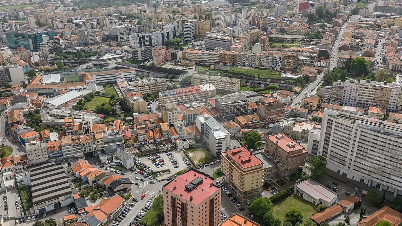 Prédio para Venda em Mafamude e Vilar do Paraíso Foto 12