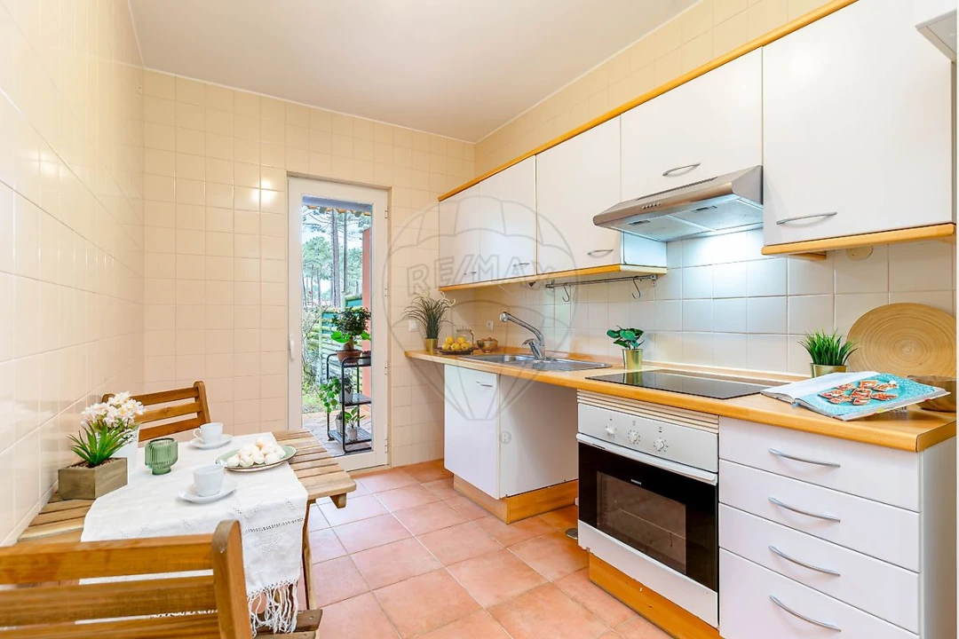 Apartamento T2 para Arrendamento em Charneca de Caparica e Sobreda Foto 2