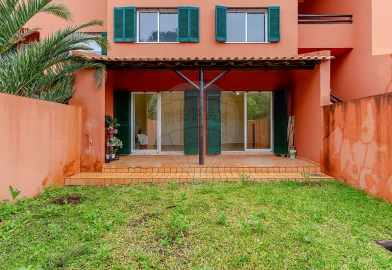 Apartamento T2 para Arrendamento em Charneca de Caparica e Sobreda