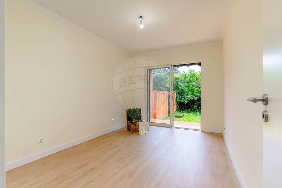 Apartamento T2 para Arrendamento em Charneca de Caparica e Sobreda Foto 7