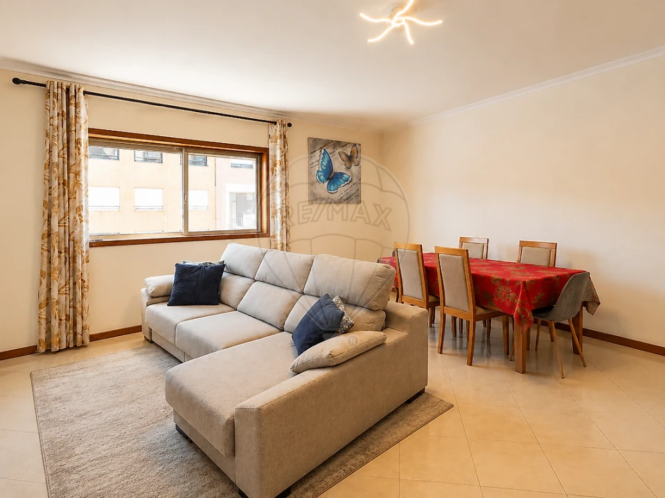Apartamento T2 para Venda em Vilar de Andorinho Foto 2