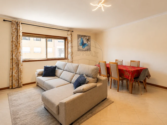 Apartamento T2 para Venda em Vilar de Andorinho Foto 2