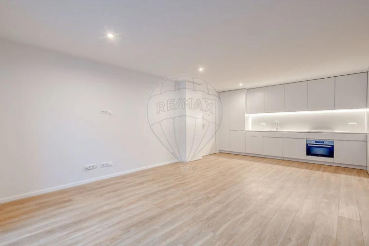 Apartamento T2 para Venda em Campanhã Foto 3