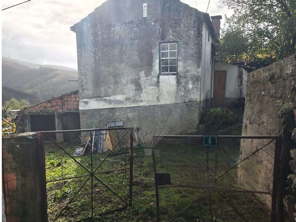 Moradia T4 para Venda em Alvoco das Varzeas Foto 2