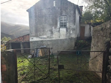 Moradia T4 para Venda em Alvoco das Varzeas