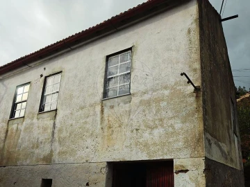 Moradia T4 para Venda em Alvoco das Varzeas