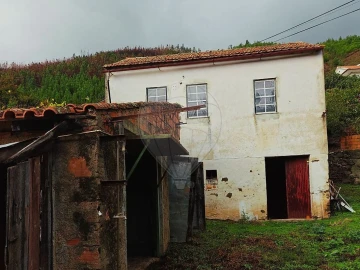 Moradia T4 para Venda em Alvoco das Varzeas