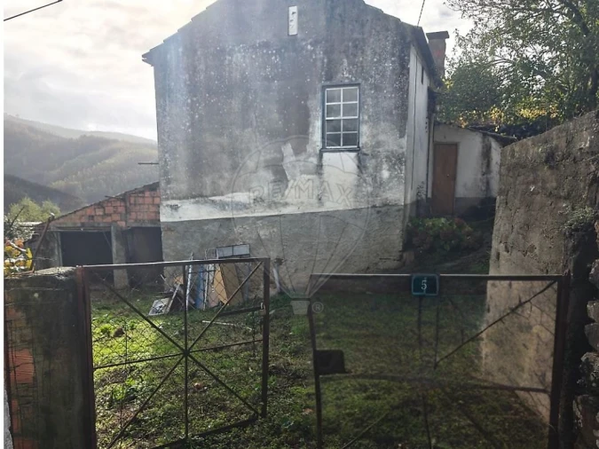 Moradia T4 para Venda em Alvoco das Varzeas Foto 2