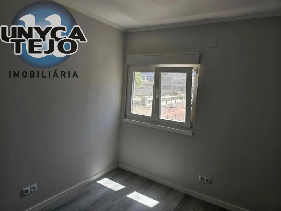 Apartamento T3 para Venda em Laranjeiro e Feijó Foto 20