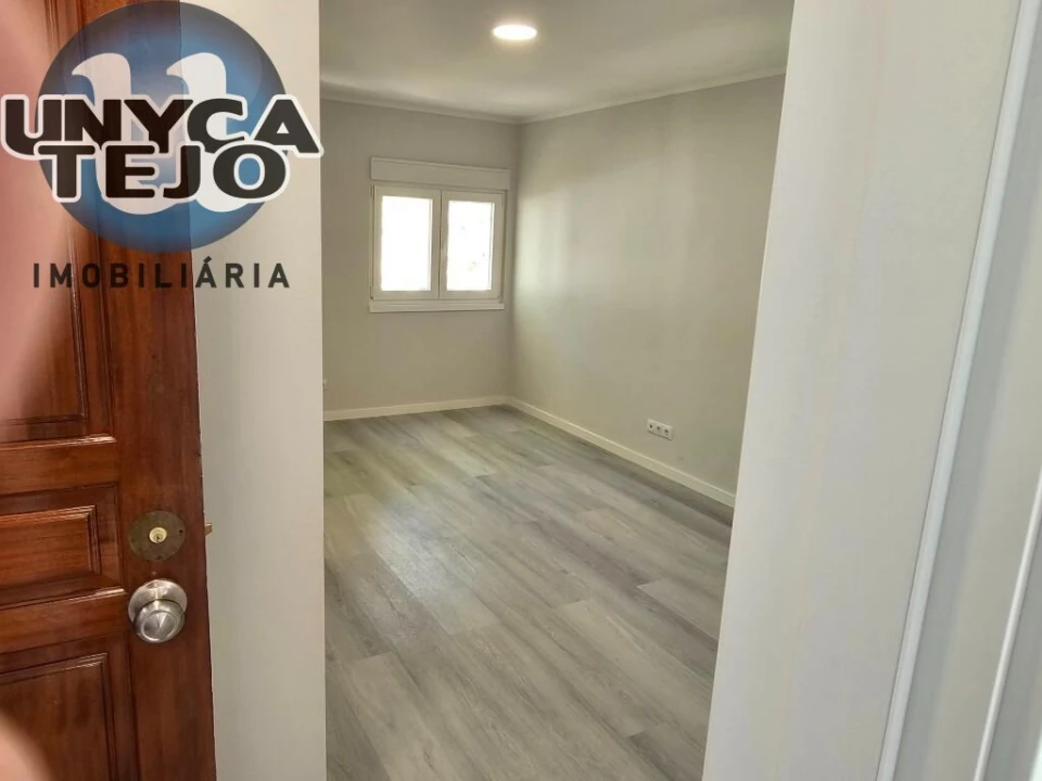 Apartamento T3 para Venda em Laranjeiro e Feijó Foto 21