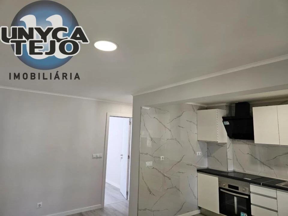 Apartamento T3 para Venda em Laranjeiro e Feijó Foto 5