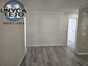 Apartamento T3 para Venda em Laranjeiro e Feijó