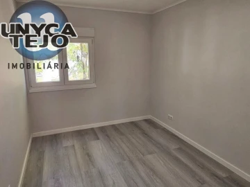 Apartamento T3 para Venda em Laranjeiro e Feijó