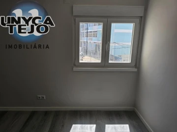 Apartamento T3 para Venda em Laranjeiro e Feijó