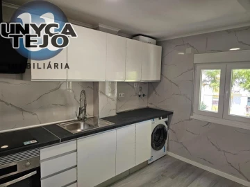 Apartamento T3 para Venda em Laranjeiro e Feijó