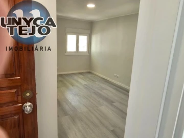 Apartamento T3 para Venda em Laranjeiro e Feijó