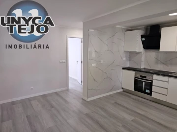 Apartamento T3 para Venda em Laranjeiro e Feijó